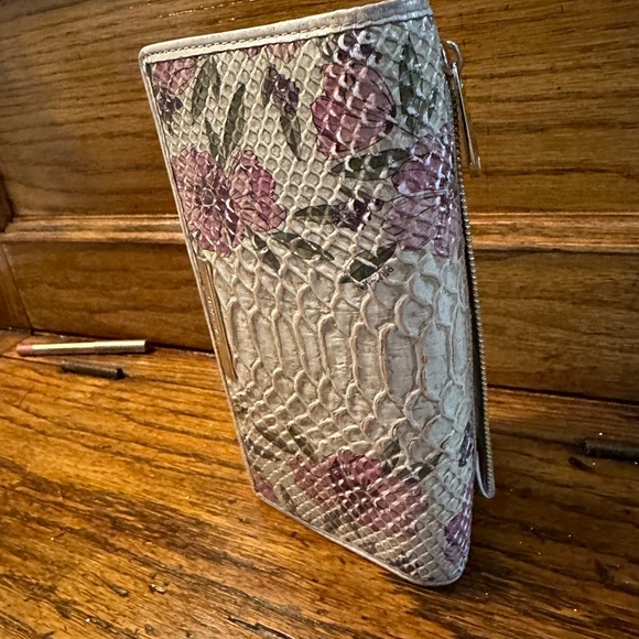 Bramhin floral, Percilla walletmnt - Picture 3 of 11